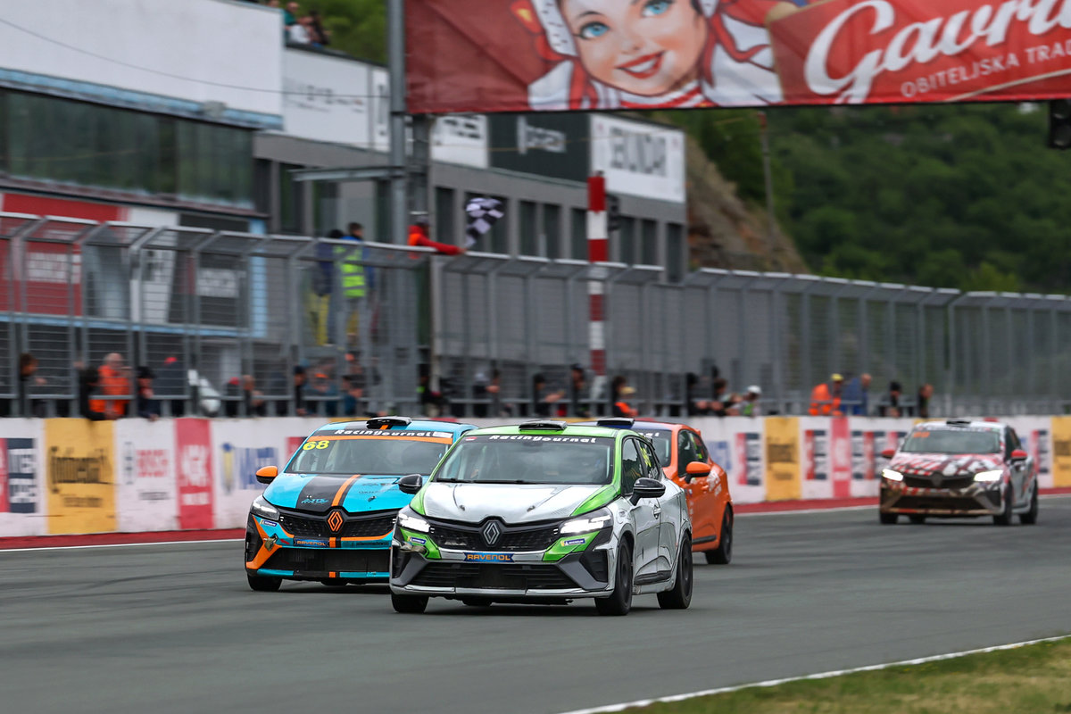 Polacy zdominowali weekend Clio Cup Bohemia w Grobniku